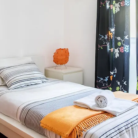 Downtown With Terrace - 4 Bedrooms Apartment *